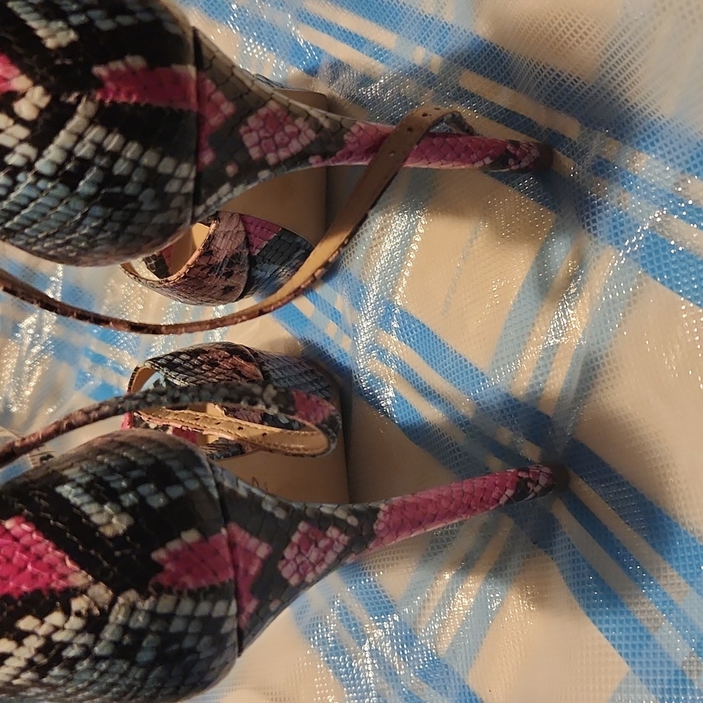 heels - Picture 4 of 4
